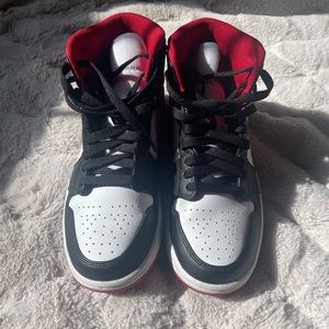 Jordan 1 Mid/ Gym Red Black White.. Size 7